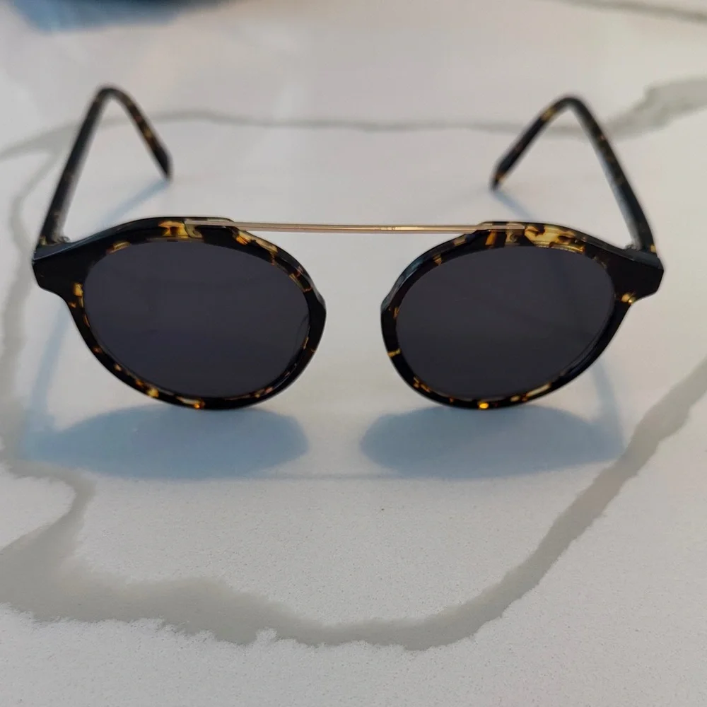 Warby Parker Cooper Round Tortoiseshell Sunglasses with Gold Bridge - Picture 1 of 4